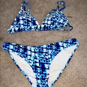 blue patterned bikini set